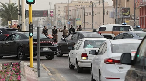 A side of a street in the Qatif governorate after the decision to suspend entry and exit (Photo: Issa al-Dabisi)