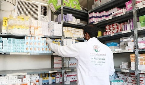 The center has provided treatment for 9,729 Yemenis in government and private hospitals in the south of the Kingdom. (SPA)