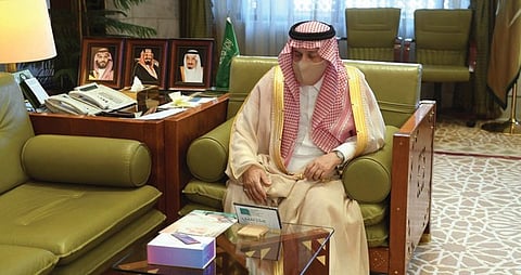 Riyadh governor launches initiative to provide tablets for needy students