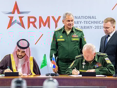 Prince Khalid signs the deal alongside his Russian counterpart. (Twitter: @kbsalsaud)