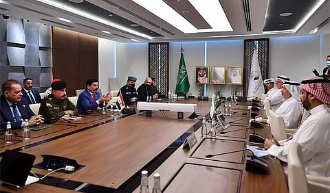 Saudi aid agency chief, Iraqi defense minister discuss ties