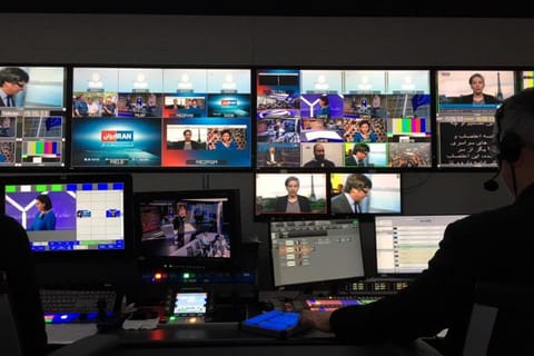 از جمله تهدید اعضای خانواده روزنامهنگاران