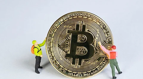 BTC, ETH, SOL Lose Over 5% On Monday - Can The Market Recover From The Crash?