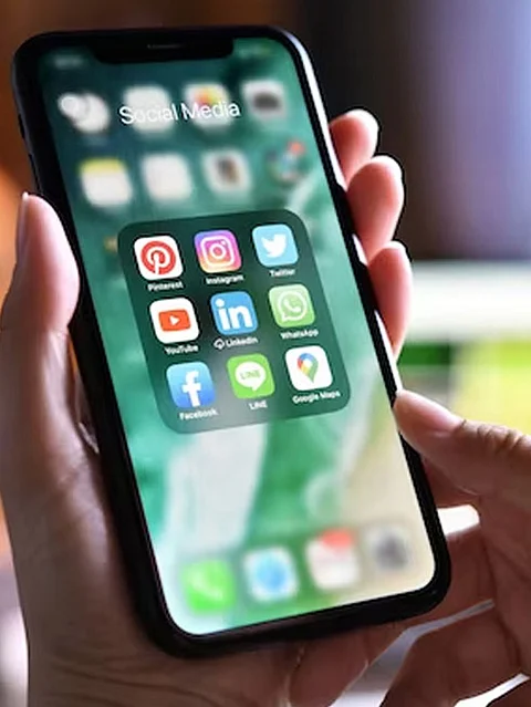 Best Smartphones with Curved Display Under 30K
