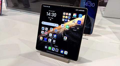 HONOR Magic V6