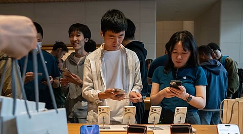 global-smartphone-shipments-record-worst-third-quarter-14-years-amid-memory.