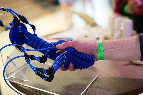 Customizing Soft Robots in a Universal Way
