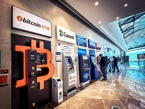 DeFi vs. CeFi: Exploring the Differences