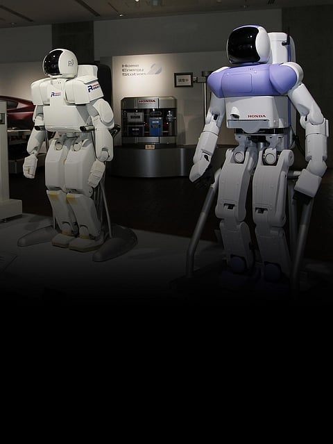 Ai-Da, the world’s first ultra-realistic robot artist struggles to give answers to peer questions