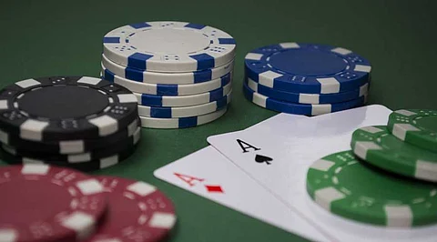 How to Make Better Decisions and Analyze While Gambling