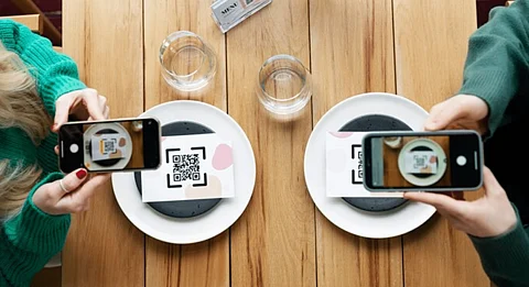 Smart Kitchens – How IoT is Revolutionizing Restaurant Operations for 2024