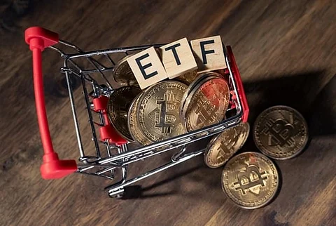 $2.2 Billion Inflows Into Bitcoin ETFs Over Last Week; Bright Rally Predictions for Hedera & Chainlink Rival