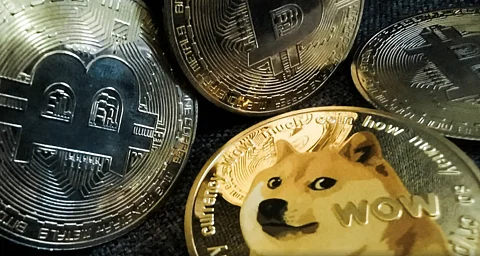 $888K Giveaway With Option2Trade (O2T) Has Catched The Eyes Of Chainlink (LINK) & Dogecoin (DOGE) Whales