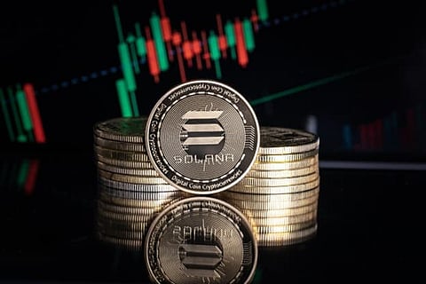 Solana Market and DApp Dynamics Experience Growth Surge; Cardano and Quant Rival Poised for x100 Profits