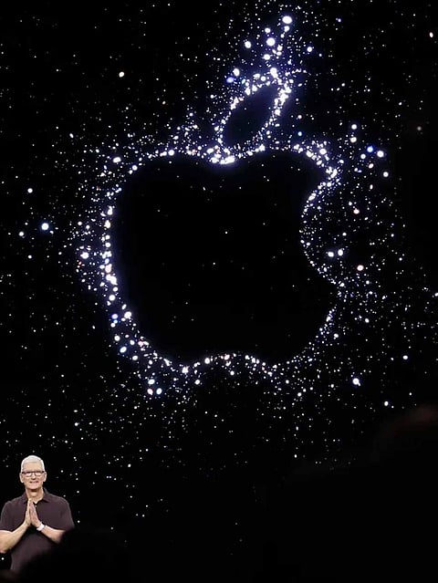 Apple's Income Falls: iPhone and iPad Sales Drop