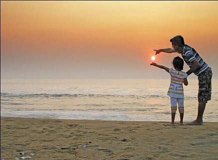 ஞாயிறு போற்றுதும்