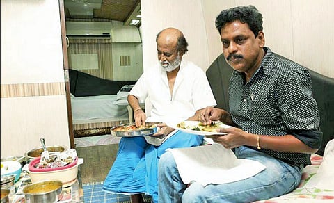 ஓர் உணவு இடைவேளையில்...