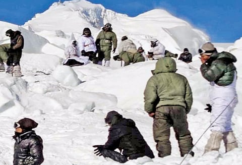 பனிமலையில் பறிபோகும் உயிர்கள்!