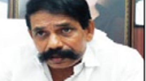 ஆவடி குமார் , அதிமுக