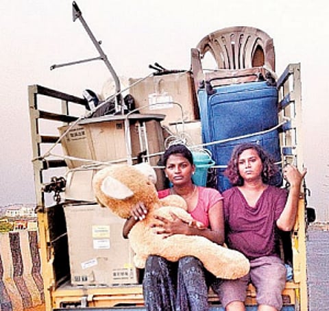 “உங்களுக்கெல்லாம் வீடு தர முடியாது!”