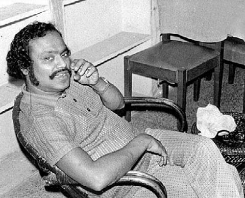 ஒரு மனிதன் ஒரு வீடு ஒரு உலகம் ஒரு வாசகன்