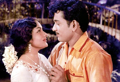 அபத்தங்களுக்கு இடையேயான அற்புதம்!