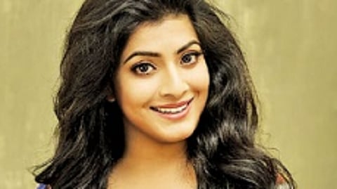 ஆண்களே வெட்கப்படுங்கள் : வரலட்சுமி சரத்குமார்