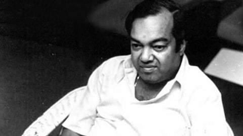 பூ மாலையில் ஓர் மல்லிகை