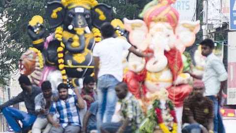 வலதுசாரி இயக்கங்களின் புன்னகை