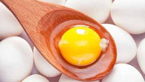 முட்டையில் மஞ்சள் கருவை ஒதுக்க வேண்டுமா?