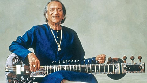 சிதார் சிகரத்தின் நிழலில்!