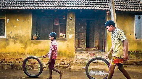 ஈயம் பித்தளைக்குப் பேரீச்சம்பழம்