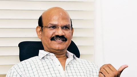 அன்று 5000 ரூபாயில் தொடங்கினார் இன்று 300 கோடி ரூபாய் குழுமத்தின் தலைவர்!