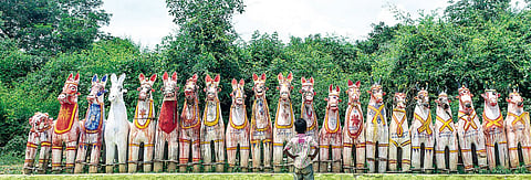 ஏ.கே 47 துப்பாக்கிக்கு ஆயுதபூசை!