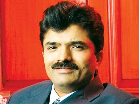 மின்னுவது பொன் மட்டுமே