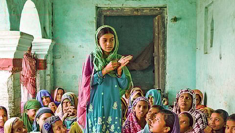 இந்தியிடம் தாய்மொழியை இழந்த பீகாரிகள்!