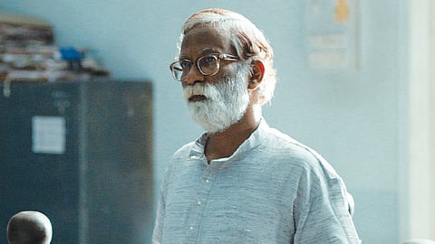 மௌனத்தில் விளையாடும் மனசாட்சிகள்