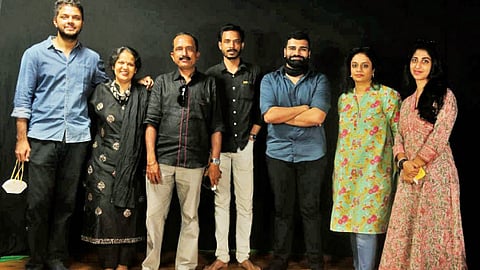 ஆளுக்கொரு கண்ணாடி!