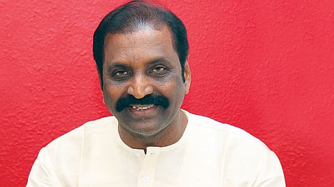 நெஞ்சுக்குள்ளே தீயிருந்தும் மேனியெங்கும் வசந்தம்