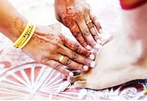 மறையும் சடங்குகள்