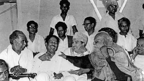 உடலால் பெருத்து மனதால் அழுகி