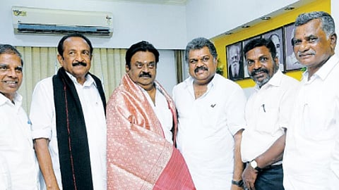 மூன்றாவது அணியை எங்கே அழைத்துச் செல்கிறார் வைகோ?