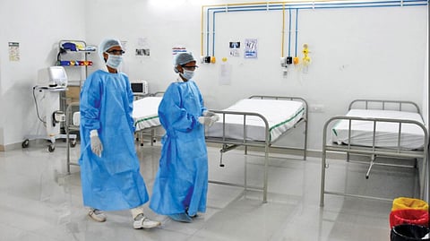 கொரோனாவின் மடியில்