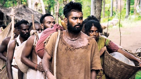 மரத்தில் மறைந்தது மாமத யானை