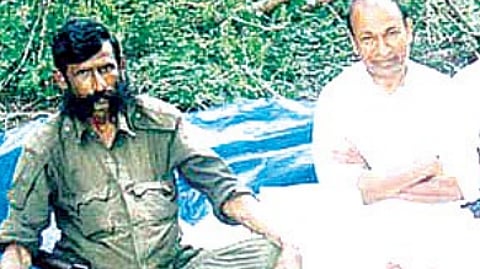 யானைக்காட்டில் வீரப்பனுடன்