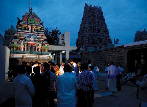 கல்யாணம்தான் கட்டிக்கிட்டு ஃபோட்டோ பிடிக்கலாமா?