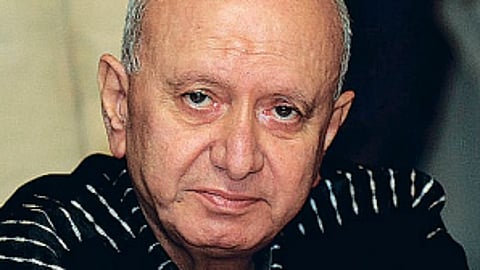 யார் இவர்?