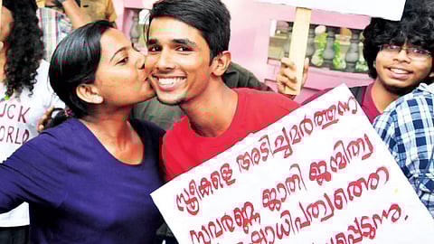 ஓர் இச், ஒரு கைது