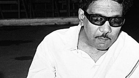 கணக்கு கேட்டார் கட்சி தொடங்கினார் - அதிமுக உதயம்