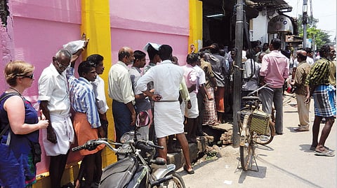 மலையாள மண்ணில் மதுவிலக்கு சாத்தியமா?